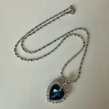 Load image into Gallery viewer, Vintage Avon Titanic Heart of the Ocean Necklace (18")
