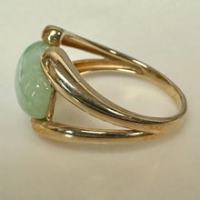 Load image into Gallery viewer, 14K Gold Jade Ring sz 7 (4.0g)
