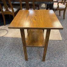 Load image into Gallery viewer, Oak End Table (28x21x21)

