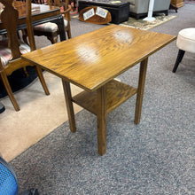 Load image into Gallery viewer, Oak Lamp / End Table (28x32x21)
