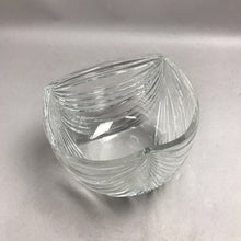Load image into Gallery viewer, Mikasa Crystal 3-Point Bowl (~6x8x8)
