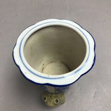 Load image into Gallery viewer, Vintage Porcelain Blue &amp; White Planter with 3 Frogs (4")
