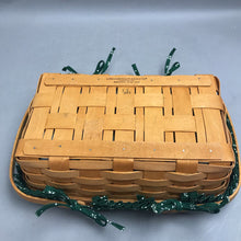 Load image into Gallery viewer, Longaberger 1995 Basket w/Green Liner &amp; Protector (4x14x10)
