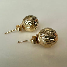 Load image into Gallery viewer, 14K Gold Diamond Cut Sphere 0.25" Earrings (0.7g)

