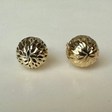 Load image into Gallery viewer, 14K Gold Diamond Cut Sphere 0.25" Earrings (0.7g)
