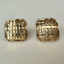 Load image into Gallery viewer, 14K Gold Diamond Cut Pattern Square 0.5" Earrings (0.8g)

