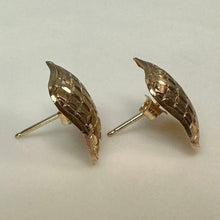 Load image into Gallery viewer, 14K Gold Diamond Cut Pattern Square 0.5" Earrings (0.8g)
