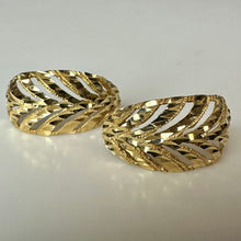 Load image into Gallery viewer, 18K Gold Diamond Cut Chevron Cutout Half Hoop 1" Earrings (5.7g)
