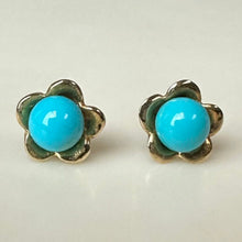 Load image into Gallery viewer, 14K Gold Turquoise Flower Stud Earrings (1.4g)
