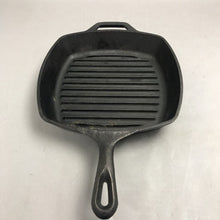 Load image into Gallery viewer, Vintage Lodge Cast Iron Square Griddle Skillet 8SGP (10.5")

