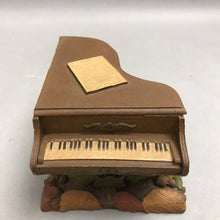 Load image into Gallery viewer, Signed Tom Clark Cairn Studio Piano Figurine (4x4x5)
