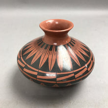 Load image into Gallery viewer, Hand-Painted Mata Ortiz Pottery Vase (4.5x5)
