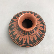 Load image into Gallery viewer, Hand-Painted Mata Ortiz Pottery Vase (4.5x5)
