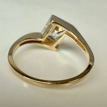 Load image into Gallery viewer, 14K Gold Cubic Zirconia Ring sz 7.75 (3.4g)
