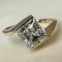 Load image into Gallery viewer, 14K Gold Cubic Zirconia Ring sz 7.75 (3.4g)
