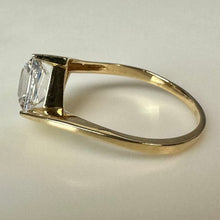 Load image into Gallery viewer, 14K Gold Cubic Zirconia Ring sz 7.75 (3.4g)
