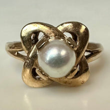 Load image into Gallery viewer, Vintage 14K Gold Pearl Ring sz 5.5 (3.2g)
