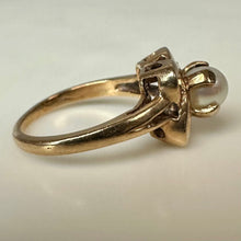 Load image into Gallery viewer, Vintage 14K Gold Pearl Ring sz 5.5 (3.2g)
