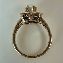 Load image into Gallery viewer, Vintage 14K Gold Pearl Ring sz 5.5 (3.2g)
