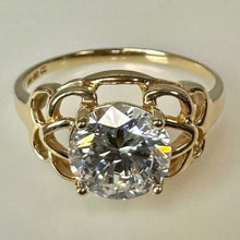Load image into Gallery viewer, 14K Gold Cubic Zirconia Ring sz 8 (3.1g)
