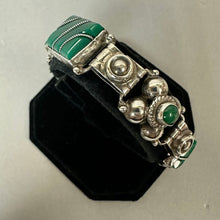 Load image into Gallery viewer, Vintage Mexican Sterling Green Onyx Link Bracelet (7.5")
