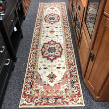 Load image into Gallery viewer, Safavieh Chelsea 100% Wool Pile Hand Made in China Red &amp; Ivory Rug (118x29)
