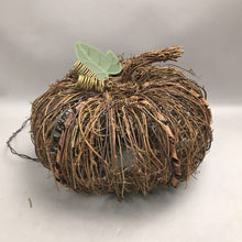 Load image into Gallery viewer, Straw Pumpkin w Lights
