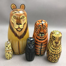 Load image into Gallery viewer, Wooden Nesting Dolls Wildcats 5 Pieces (6")
