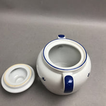 Load image into Gallery viewer, Norpro 5 Inch Ceramic Garlic Keeper Crock/Canister w/ lid Blue/Ivory
