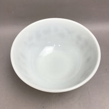 Load image into Gallery viewer, Vintage Pyrex # 403 , 2 1/2 Qt Mixing Bowl Early American Pattern (8.5x4)
