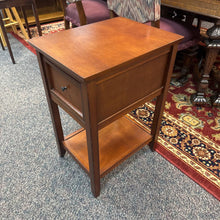 Load image into Gallery viewer, Pier 1 Imports End Table (27x15x19)

