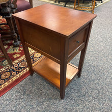 Load image into Gallery viewer, Pier 1 Imports End Table (27x15x19)
