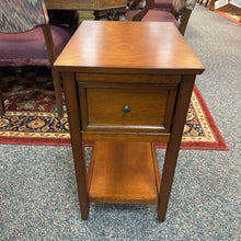 Load image into Gallery viewer, Pier 1 Imports End Table (27x15x19)
