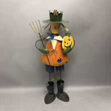 Load image into Gallery viewer, Metal Scarecrow Decor (22")

