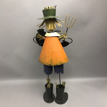 Load image into Gallery viewer, Metal Scarecrow Decor (22")
