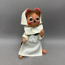 Load image into Gallery viewer, Annalee Pilgrim Girl Mouse (As-Is) (7")
