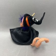 Load image into Gallery viewer, Annalee Witch Mouse w/ Broom (5")
