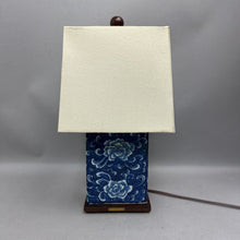 Load image into Gallery viewer, Ralph Lauren Blue &amp; White Floral Porcelain Accent Lamp (17")
