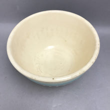 Load image into Gallery viewer, Vintage Hull Pottery Bowl (5")
