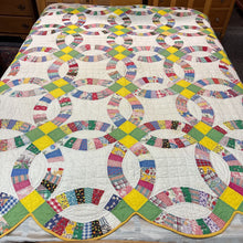 Load image into Gallery viewer, Vintage Handmade Double Wedding Ring Quilt (84x72)
