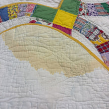 Load image into Gallery viewer, Vintage Handmade Double Wedding Ring Quilt (84x72)
