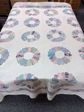 Load image into Gallery viewer, Vintage Handmade Dresden Plate Quilt (54x82)
