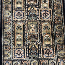 Load image into Gallery viewer, Black/Tan Oriental Rug (36x24)
