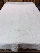 Load image into Gallery viewer, Arch Quilts 8 Point Star Quilt &amp; Pillow Sham (84x66)
