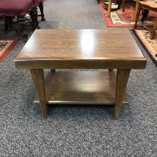 Load image into Gallery viewer, Oak End Table (20x31x21)
