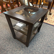Load image into Gallery viewer, End Table w/Glass Inlay (25x24x24)

