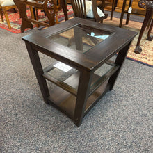 Load image into Gallery viewer, End Table w/Glass Inlay (25x24x24)
