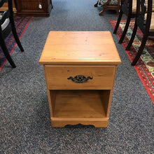 Load image into Gallery viewer, Nightstand (25x18x16)
