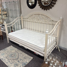 Load image into Gallery viewer, Day / Trundle Bed (51x41x82)
