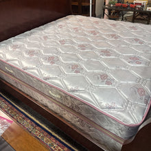 Load image into Gallery viewer, King Mattress / Box Spring
